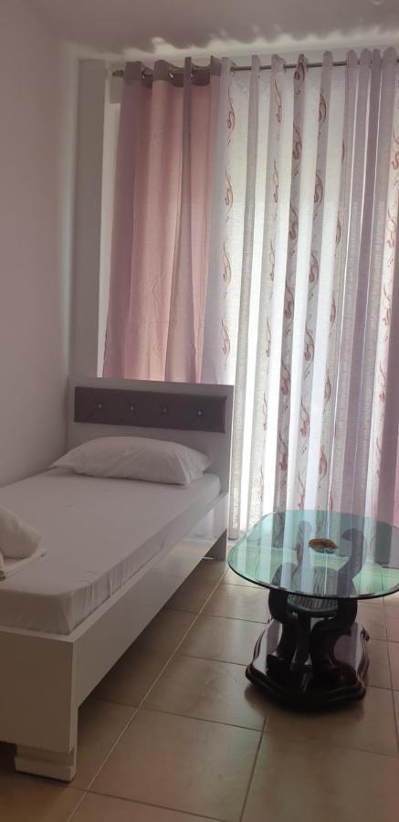 Redsun Apartment Vlore Bagian luar foto