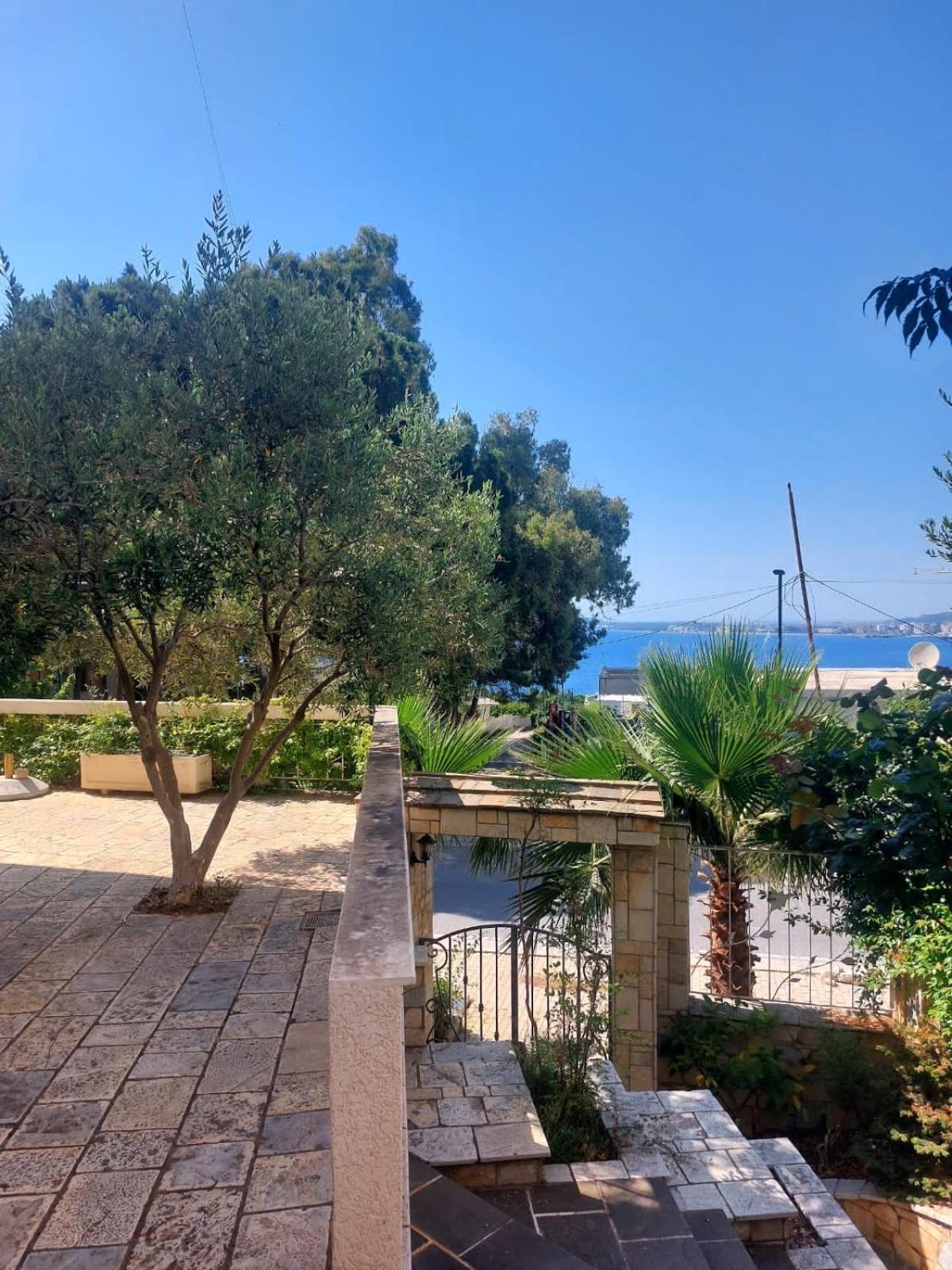 Redsun Apartment Vlore Bagian luar foto