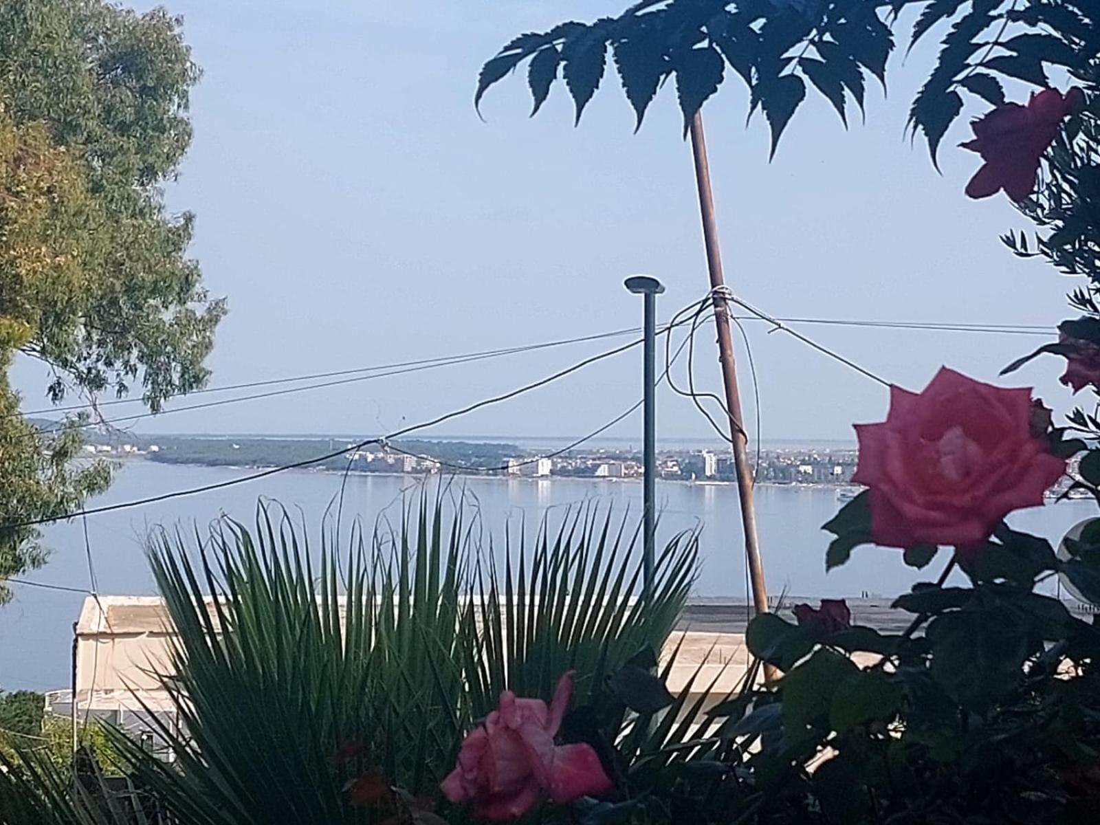 Redsun Apartment Vlore Bagian luar foto