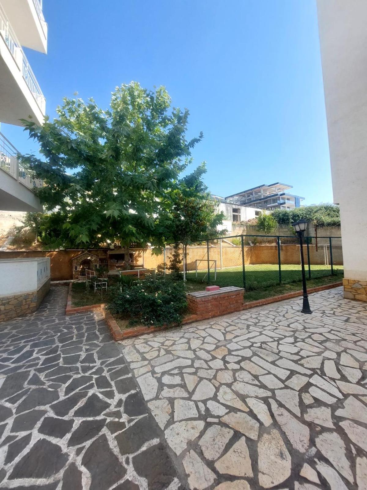 Redsun Apartment Vlore Bagian luar foto