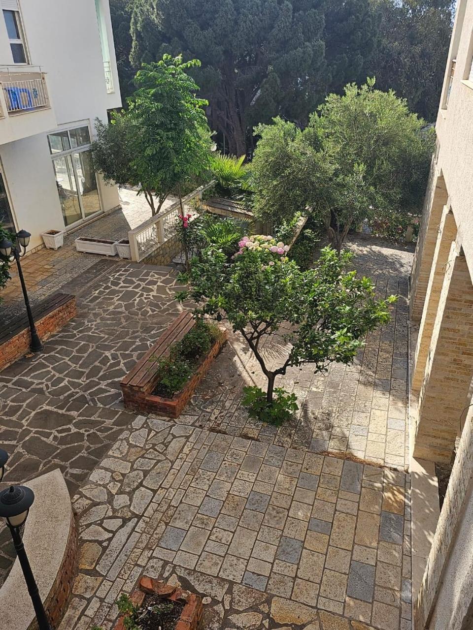 Redsun Apartment Vlore Bagian luar foto