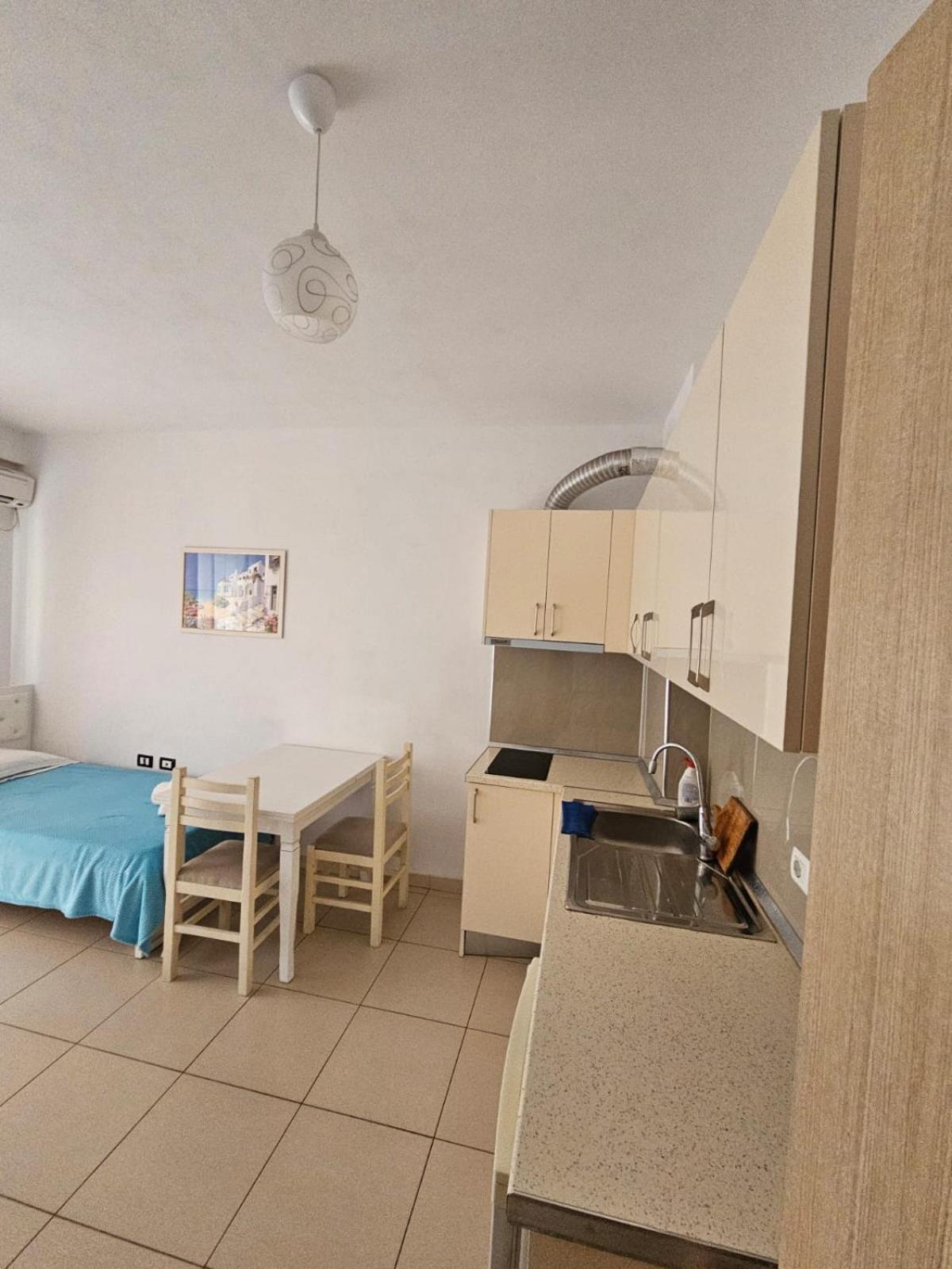Redsun Apartment Vlore Bagian luar foto