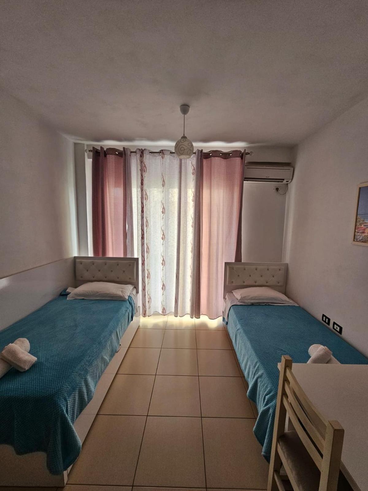 Redsun Apartment Vlore Bagian luar foto