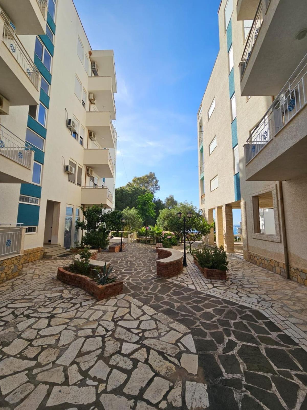 Redsun Apartment Vlore Bagian luar foto