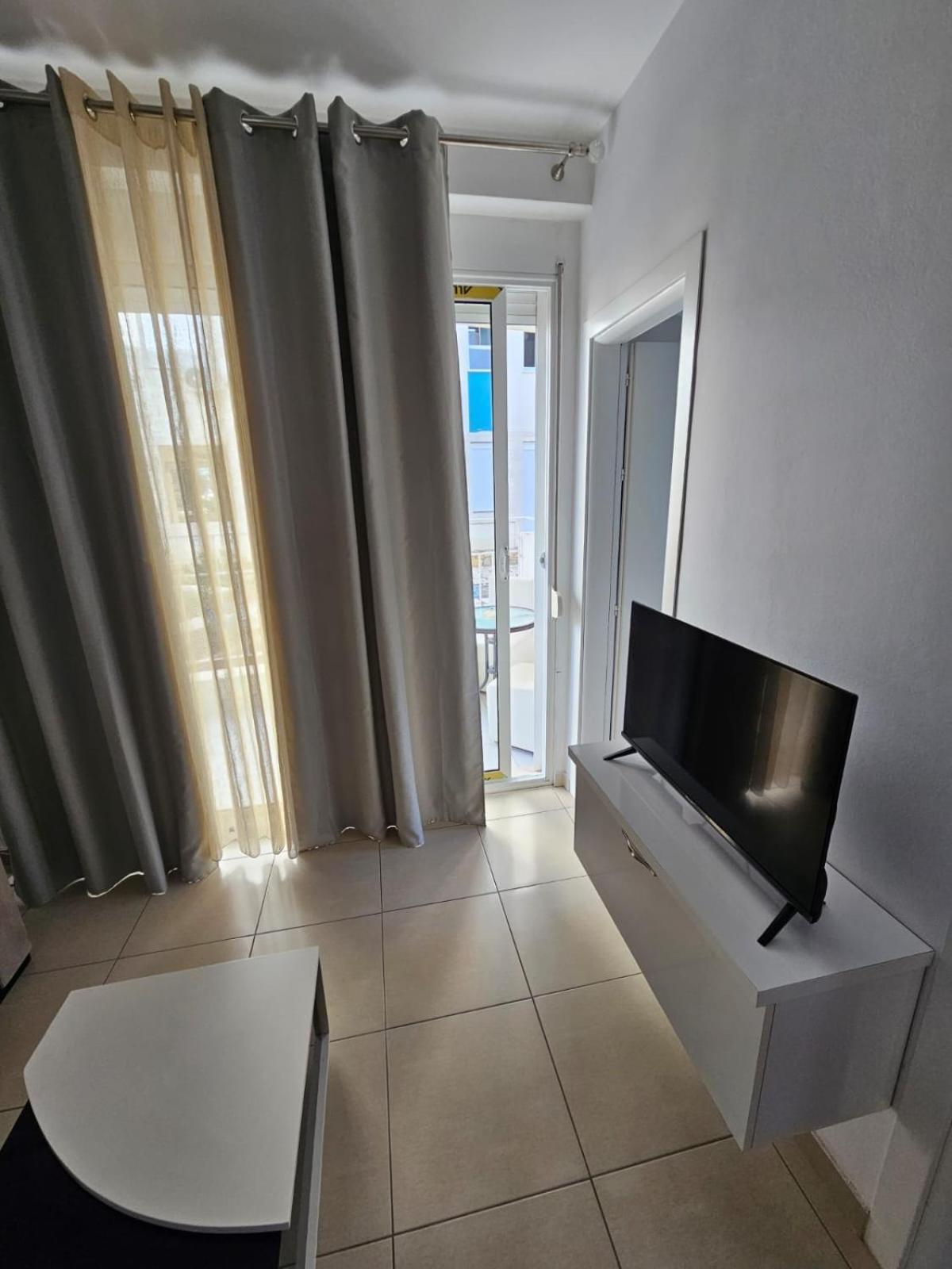 Redsun Apartment Vlore Bagian luar foto