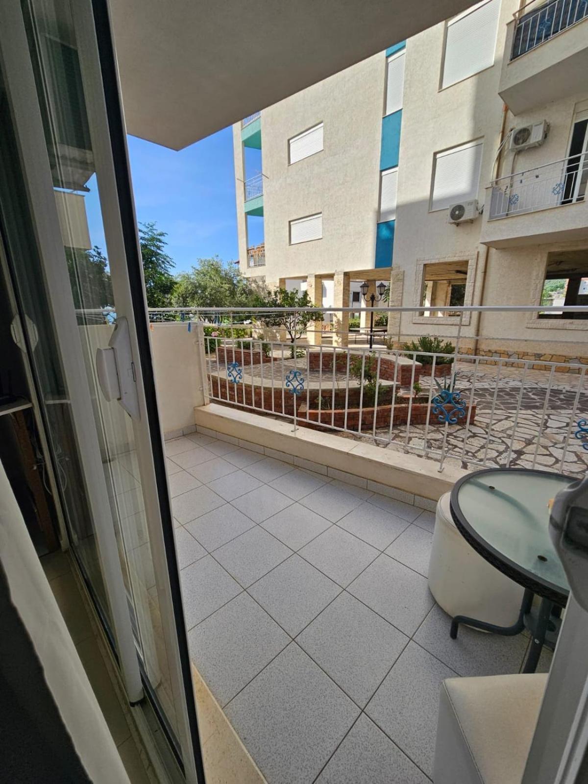 Redsun Apartment Vlore Bagian luar foto