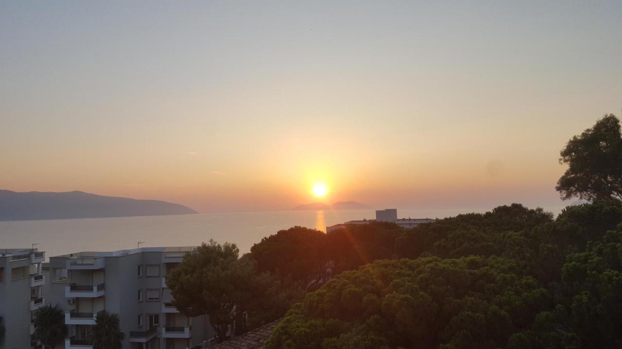 Redsun Apartment Vlore Bagian luar foto