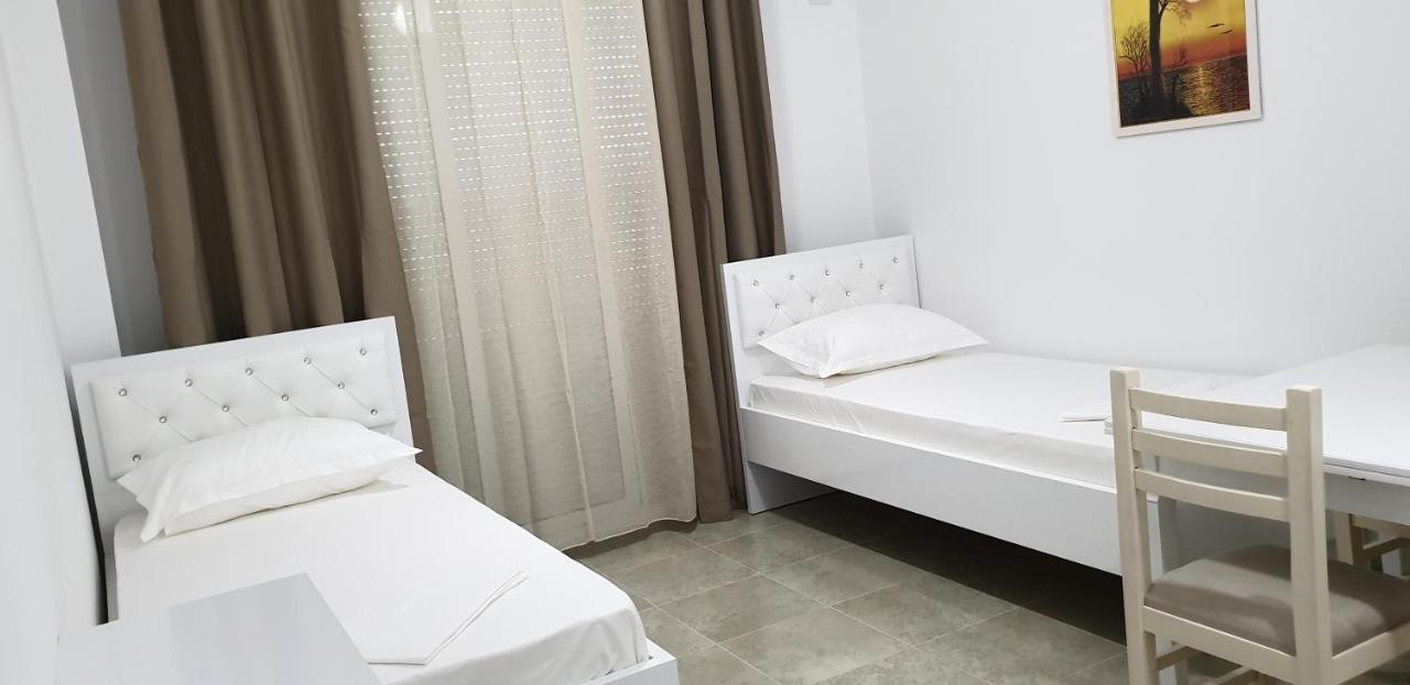 Redsun Apartment Vlore Bagian luar foto