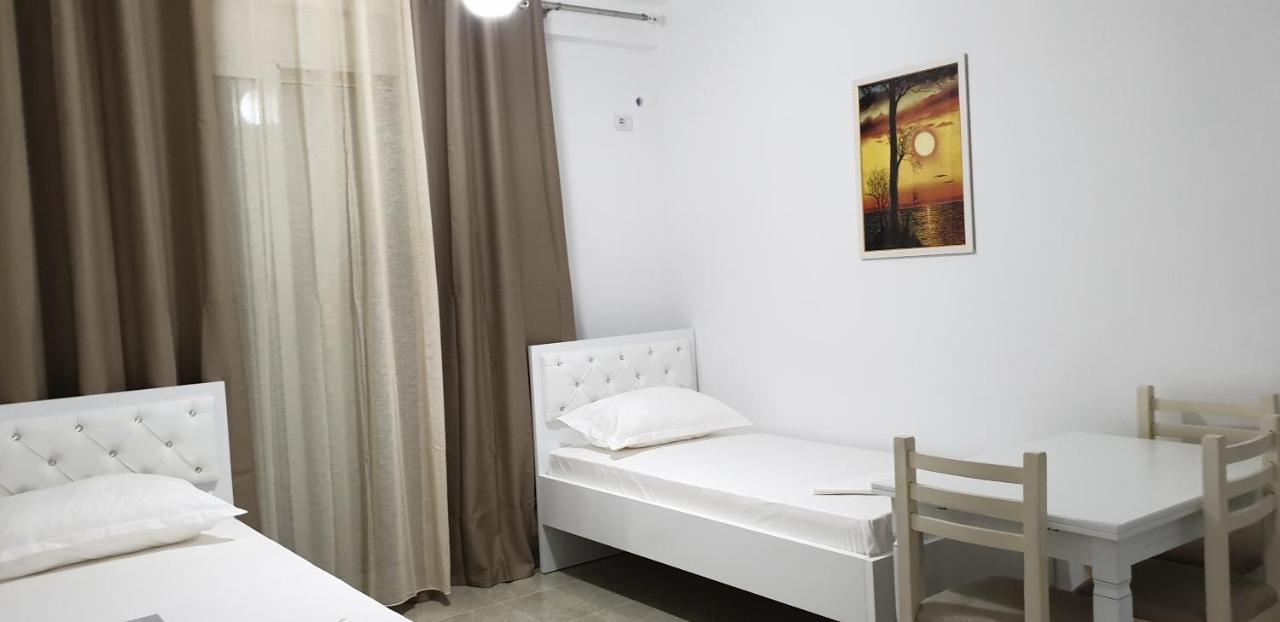 Redsun Apartment Vlore Bagian luar foto